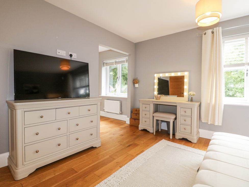 A bedroom with a dresser and vanity mirror at Rockcliffe Grange in Mansfield