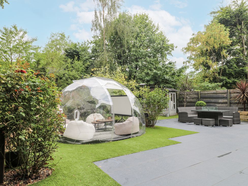 A garden with a dome structure and outdoor seating at Rockcliffe Grange in Mansfield