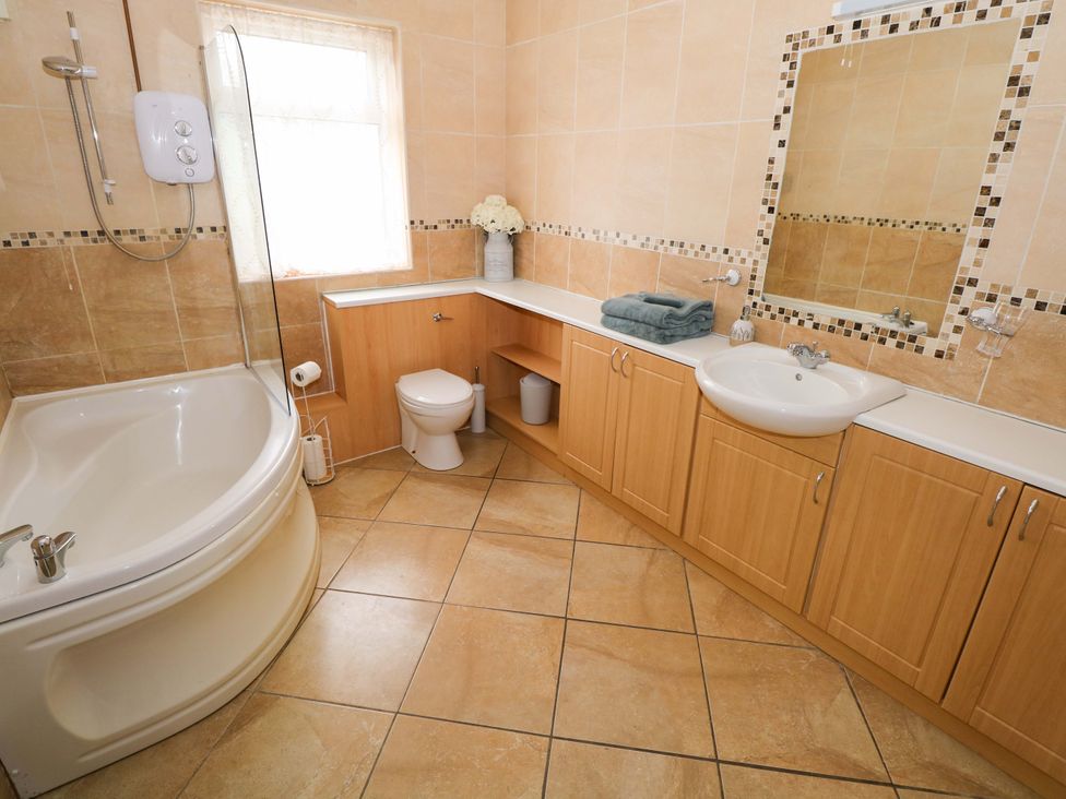 A bathroom with bathtub sink and toilet at CARROWREAGH