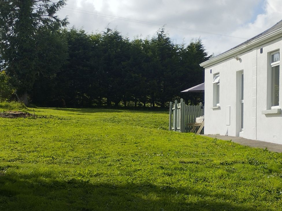 A garden with a house and grass at Carrowreagh in Aclare, County Sligo
