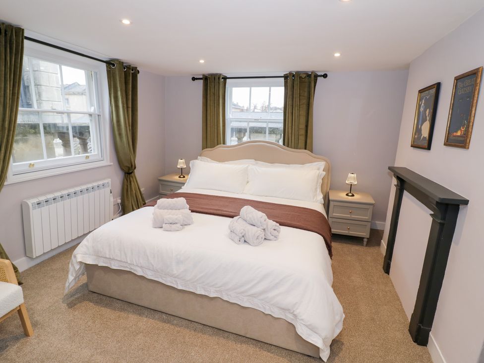 A bedroom with a bed and bedside tables at 12 Montpellier Arcade Cheltenham