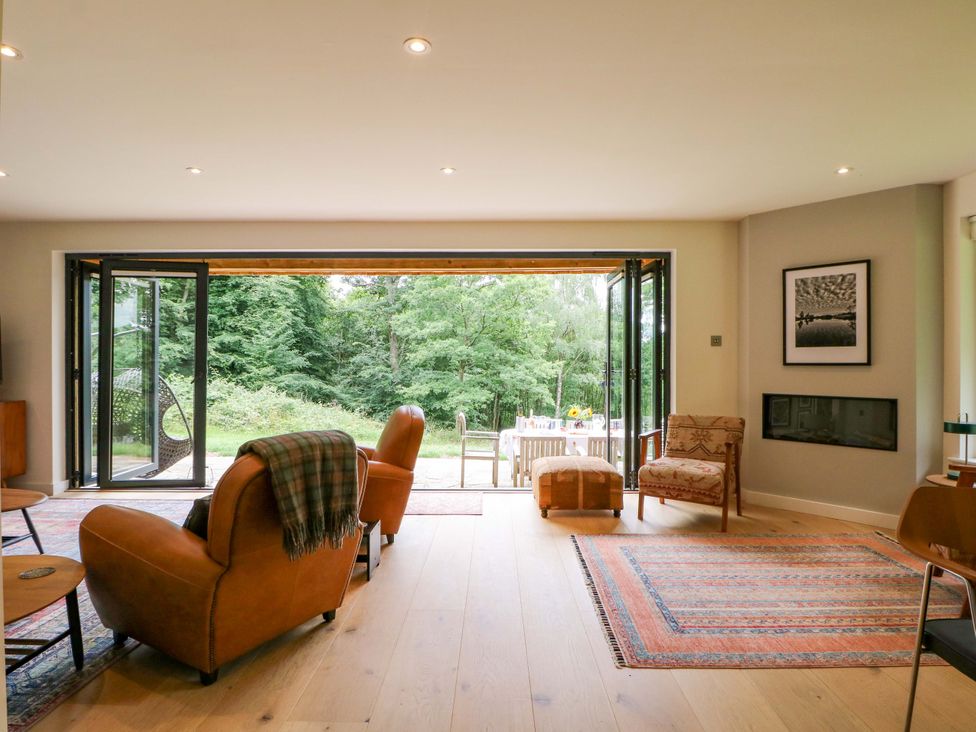 A living room with chairs and a table at Lakeside Lodge in Witherenden Hill near Burwash