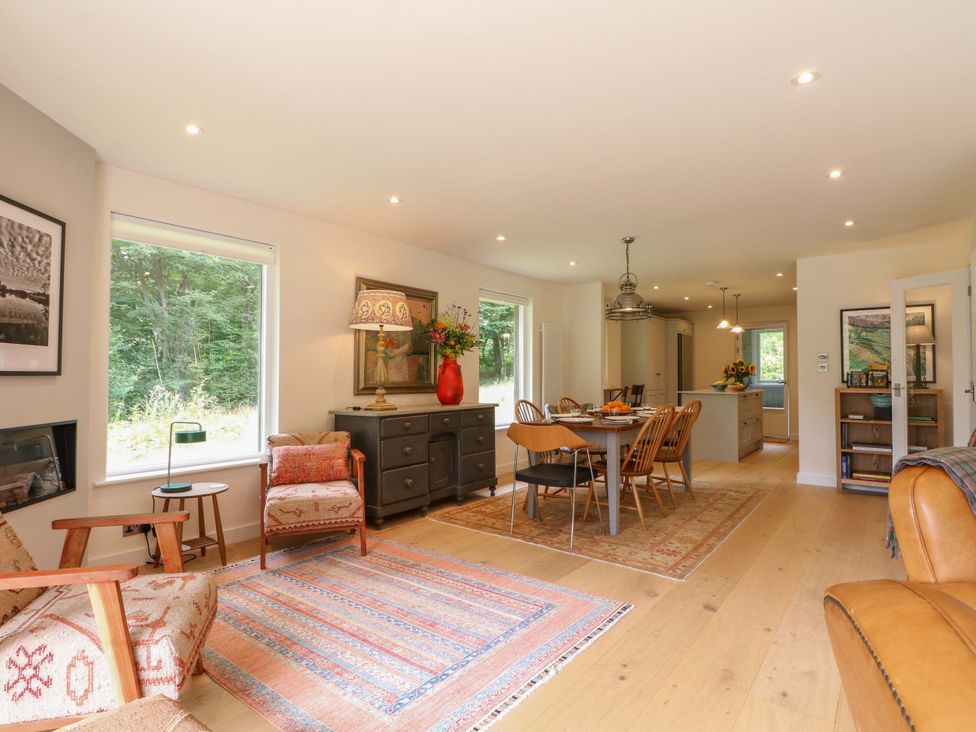 A living room with furniture and windows at Lakeside Lodge in Witherenden Hill near Burwash