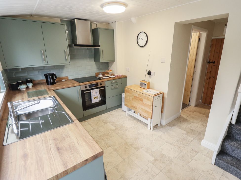 A kitchen with cabinets and appliances at Conisholme North Thoresby