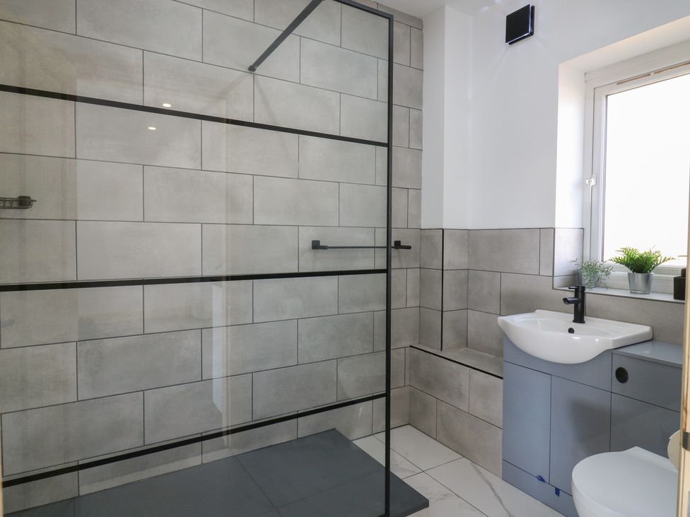 A bathroom with a shower, sink, and toilet at Annex studio 2 Northampton