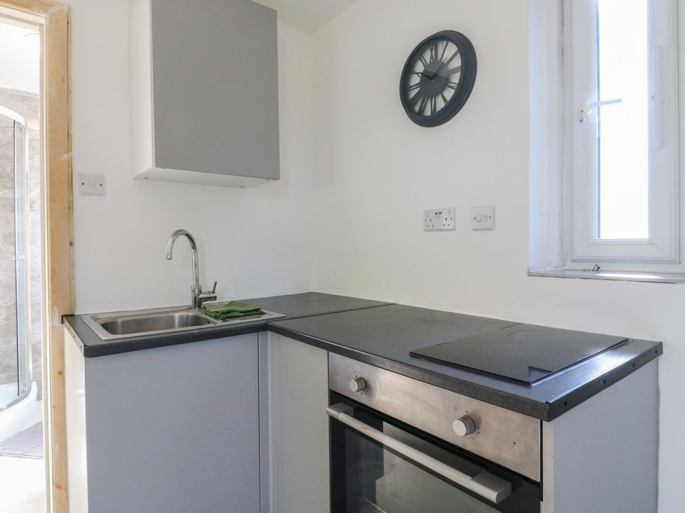 A kitchen with a sink, oven and stovetop at Sunflower in Northampton