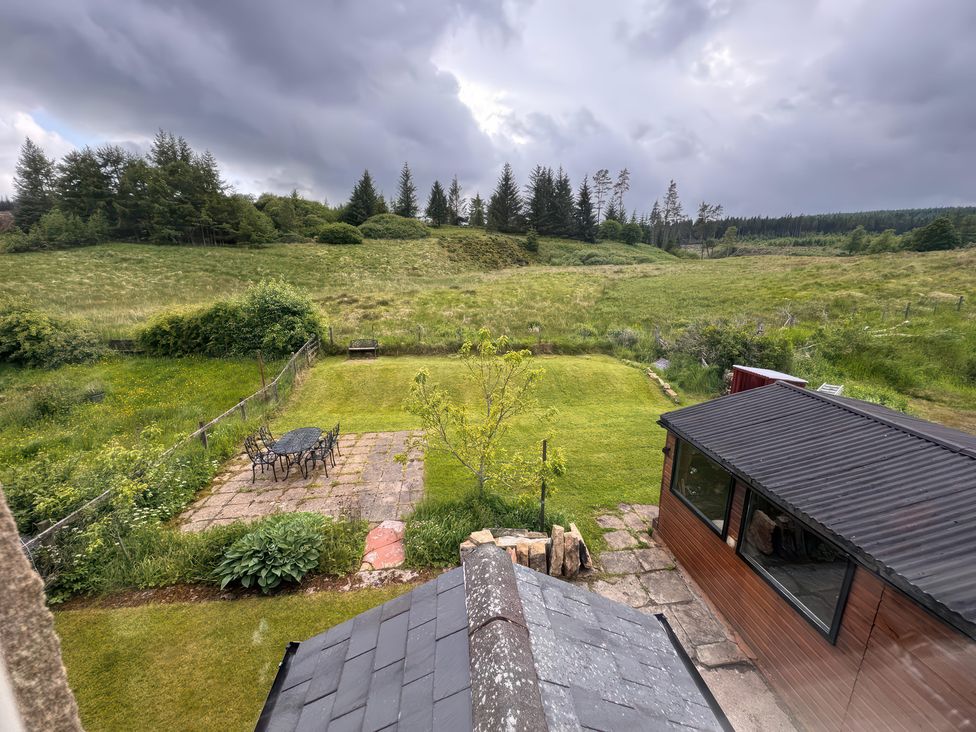 A garden with a table and chairs at Old Station Cottage, Hexham