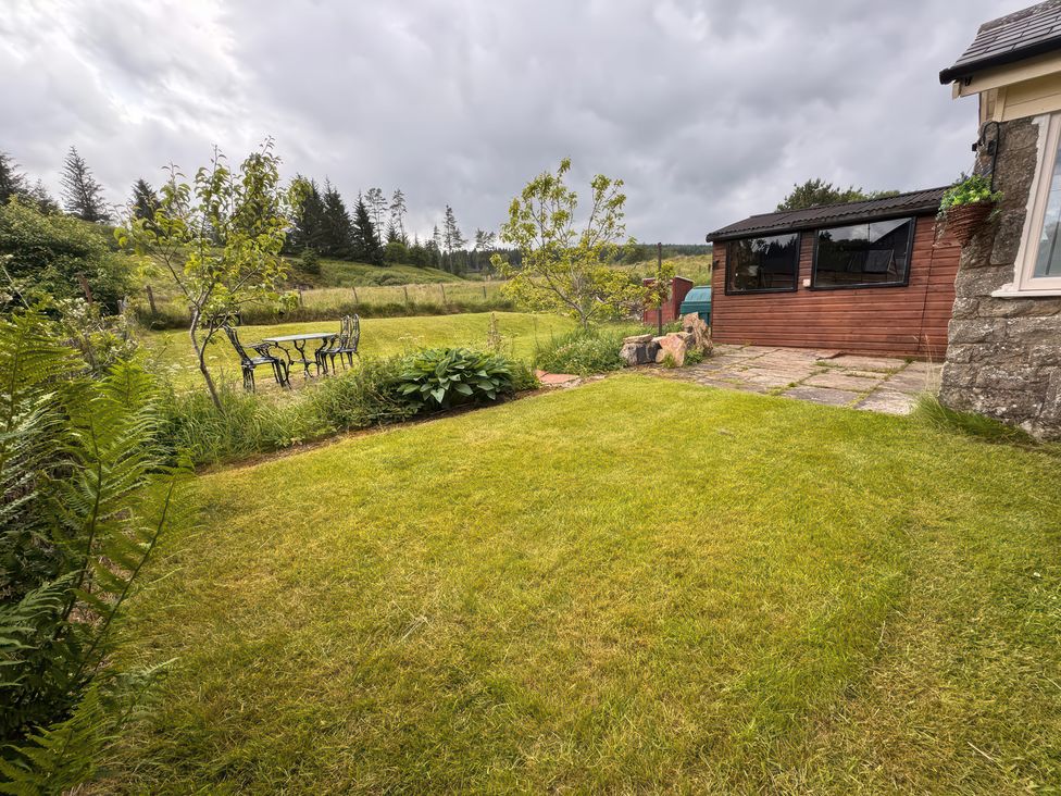 A garden with a table and chairs at Old Station Cottage Hexham