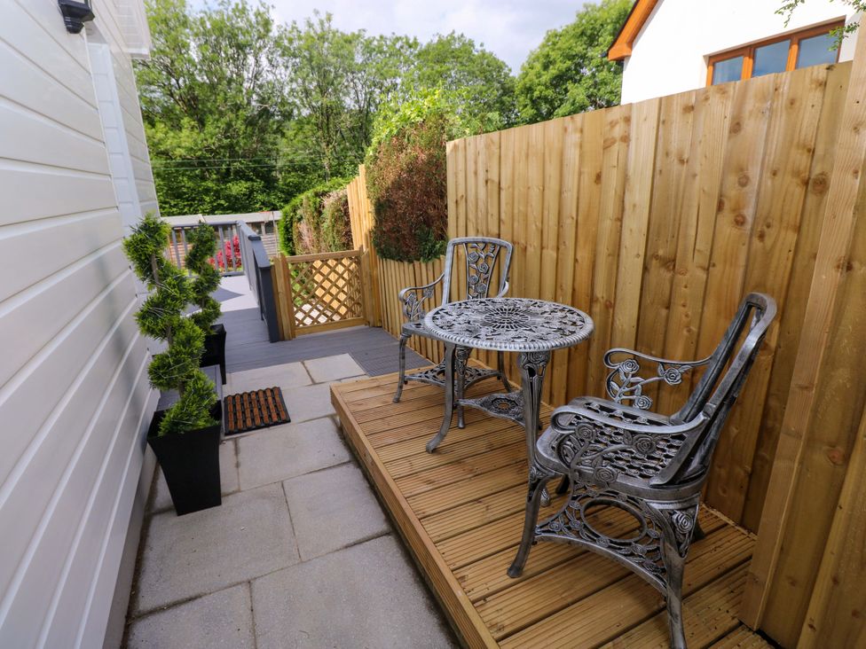 An outdoor space with a table and chairs at Pinecroft Annex Stepaside near Saundersfoot