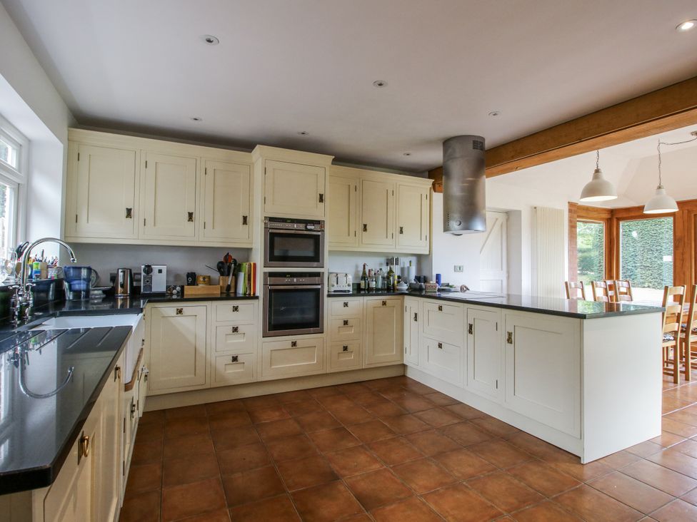 A kitchen with cabinets and appliances at Uplands Dowerhouse in Wellington Heath near Ledbury