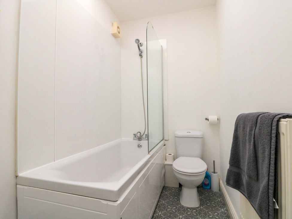 A bathroom with a bathtub and toilet at Chestnut Cottage in Bridlington