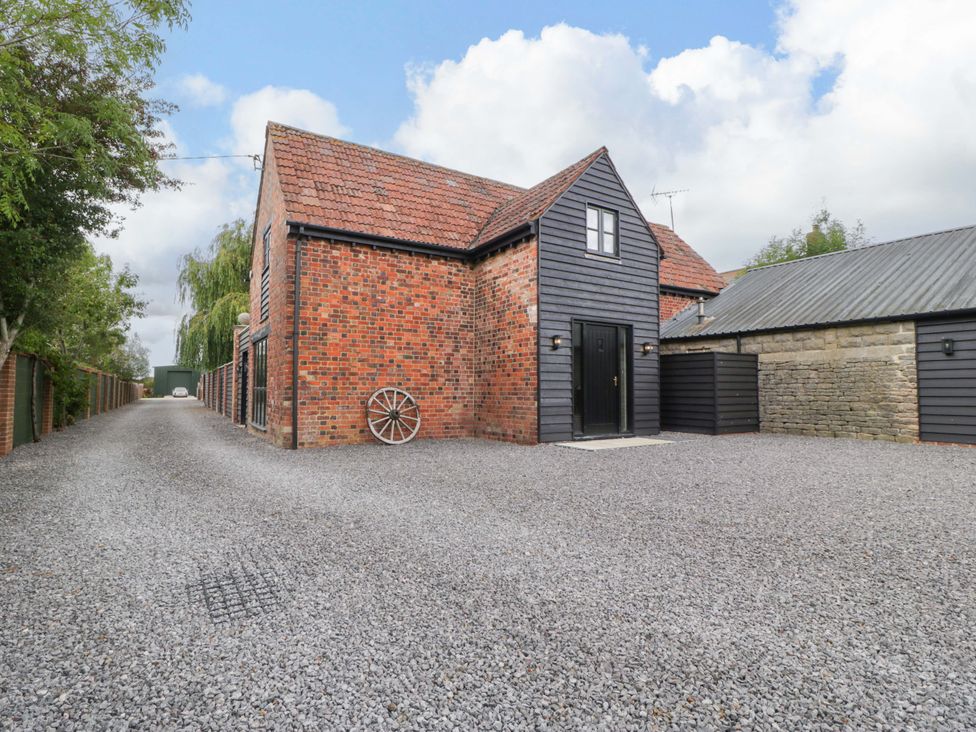A house with a gravel driveway and garage at The Sty, Shades Farm near Malmesbury