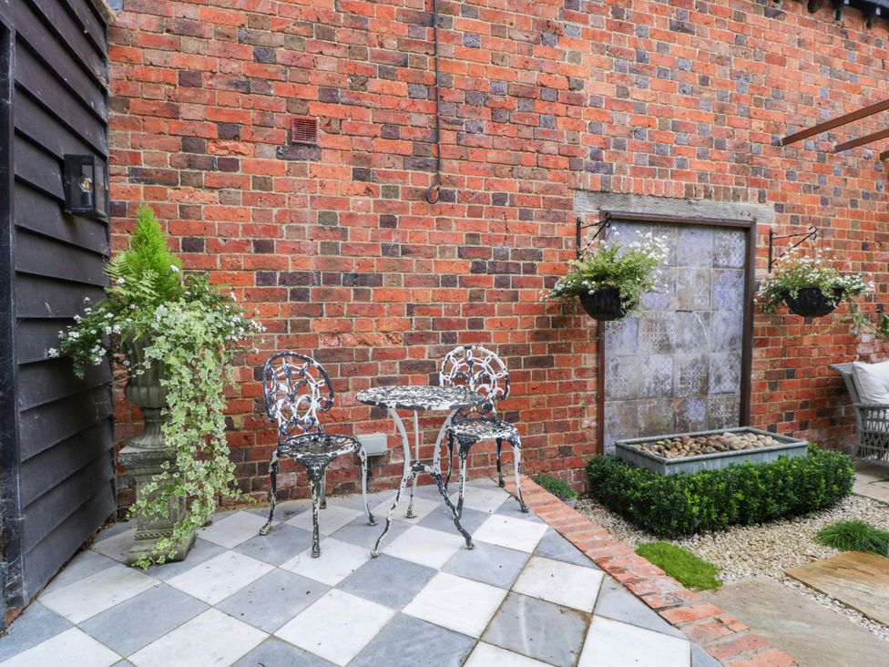 A garden with a table and chairs at The Sty near Shades Farm Malmesbury