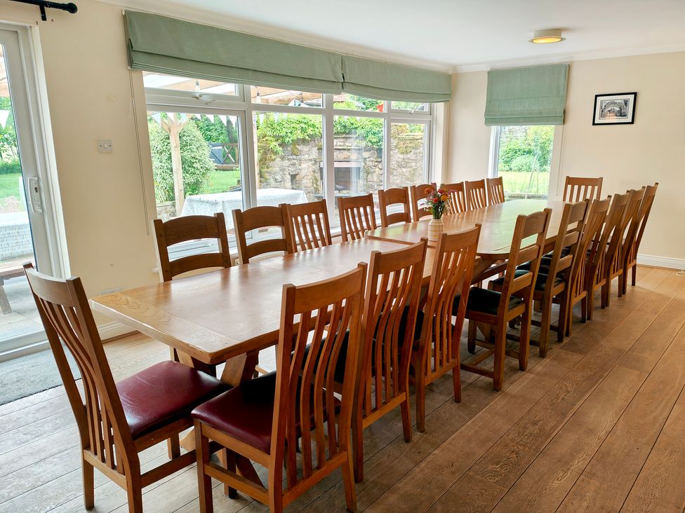 A dining room with a large table and chairs at Bush Nook House in Brampton