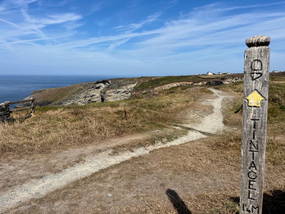 A path leading to Tintagel with a signpost near the sea at Sunnybrae Cottage Tintagel
