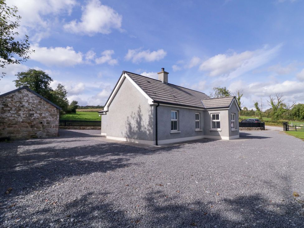 A house with a gravel driveway and shed at Molly's Cottage Enniskillen
