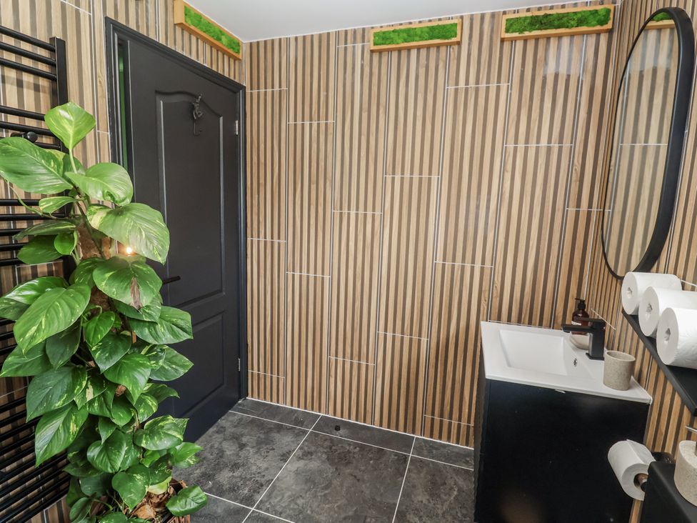 A bathroom featuring a sink, mirror, and towel rack at Holly Farm in Brantham