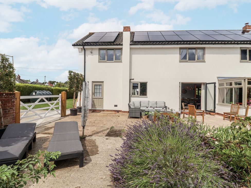 An outdoor area with seating and plants at Holly Farm in Brantham