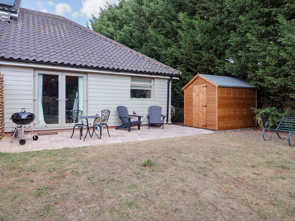 An outdoor seating area with chairs and a table at the Annexe East End near Brantham