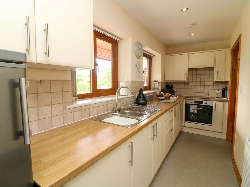 A kitchen with a sink and oven at Sunnyside Lodge in Thorpe-On-The-Hill