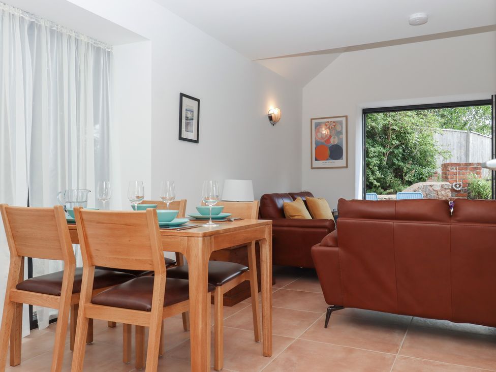 A dining area with a table and chairs at Jams in Lympstone
