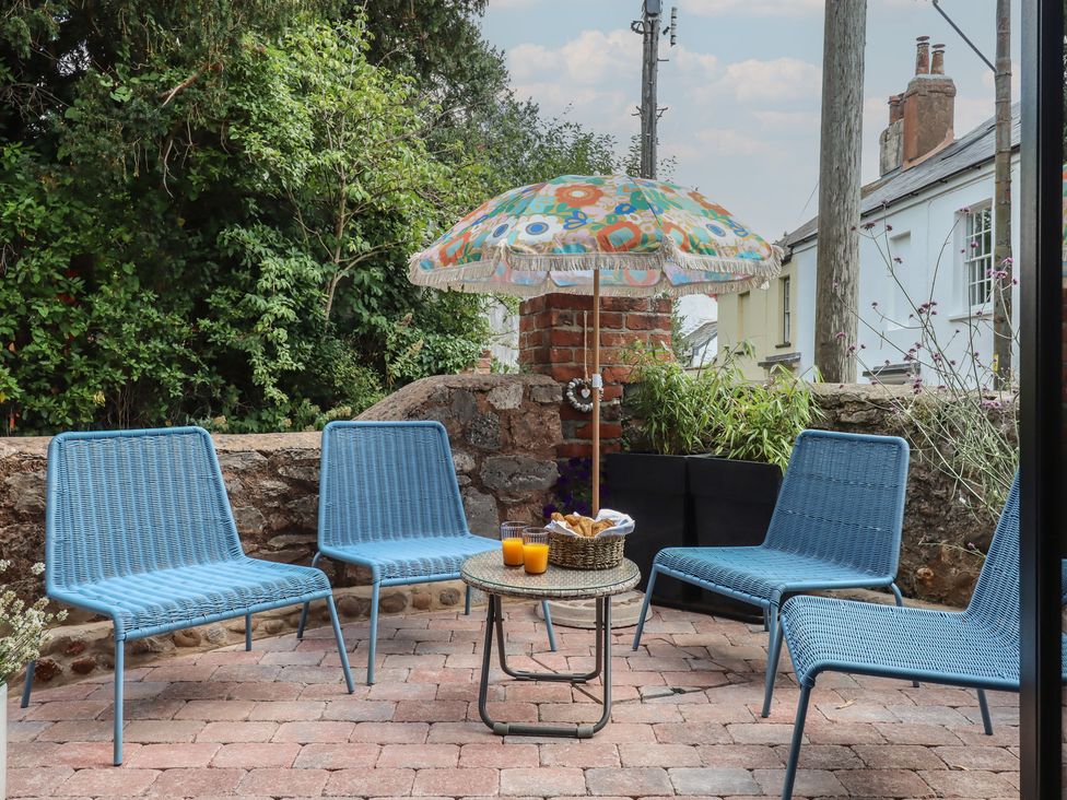 An outdoor seating area with chairs and a table at Jams in Lympstone