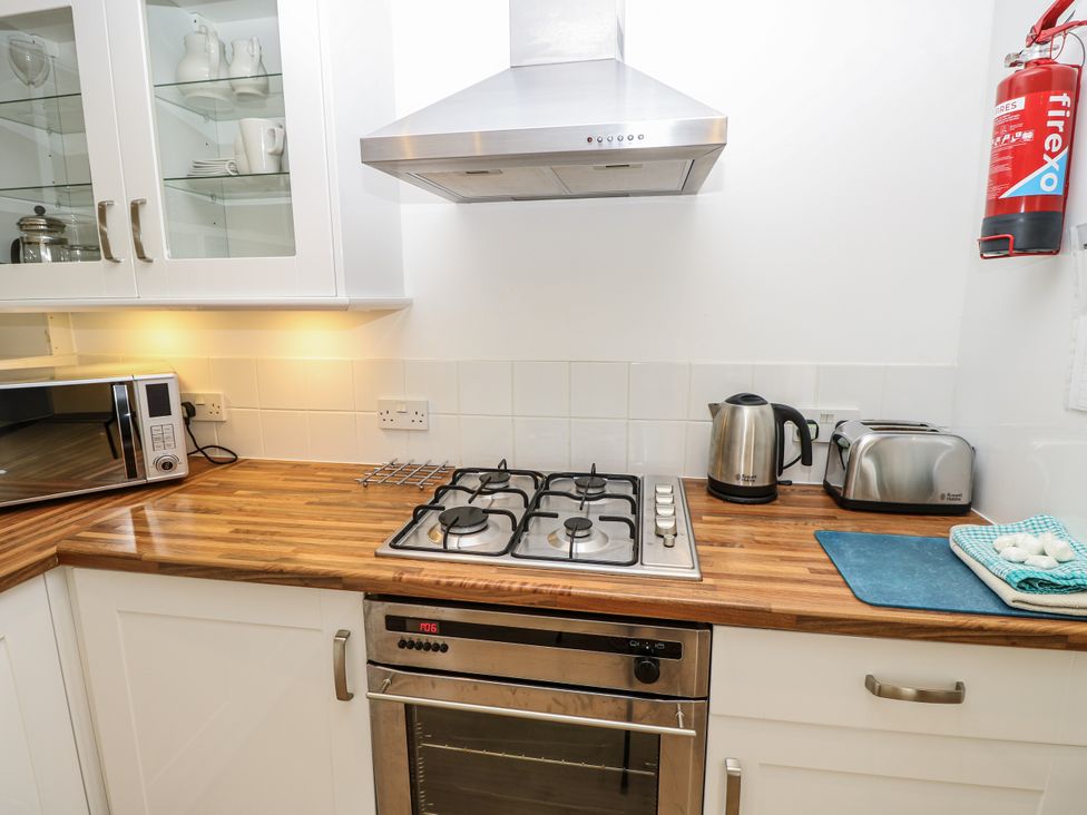 A kitchen with a gas stove and oven at Vermont 4 in Yarmouth