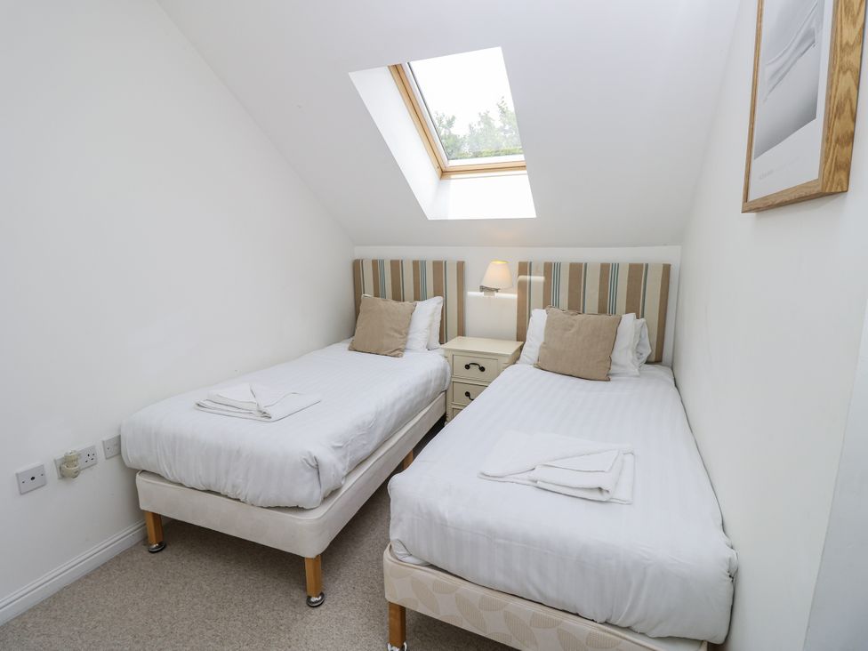 A bedroom with two single beds and a skylight at Vermont 4 Yarmouth