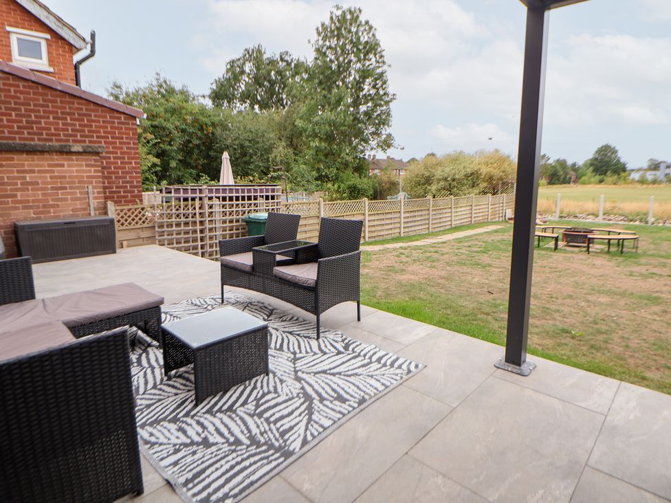 A garden with a patio area and outdoor furniture at Melody Place Chester
