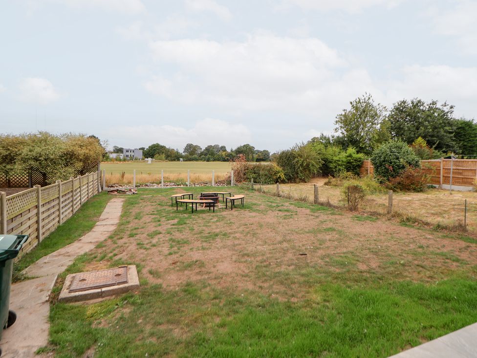 A garden with a fire pit and seating at Melody Place, Chester