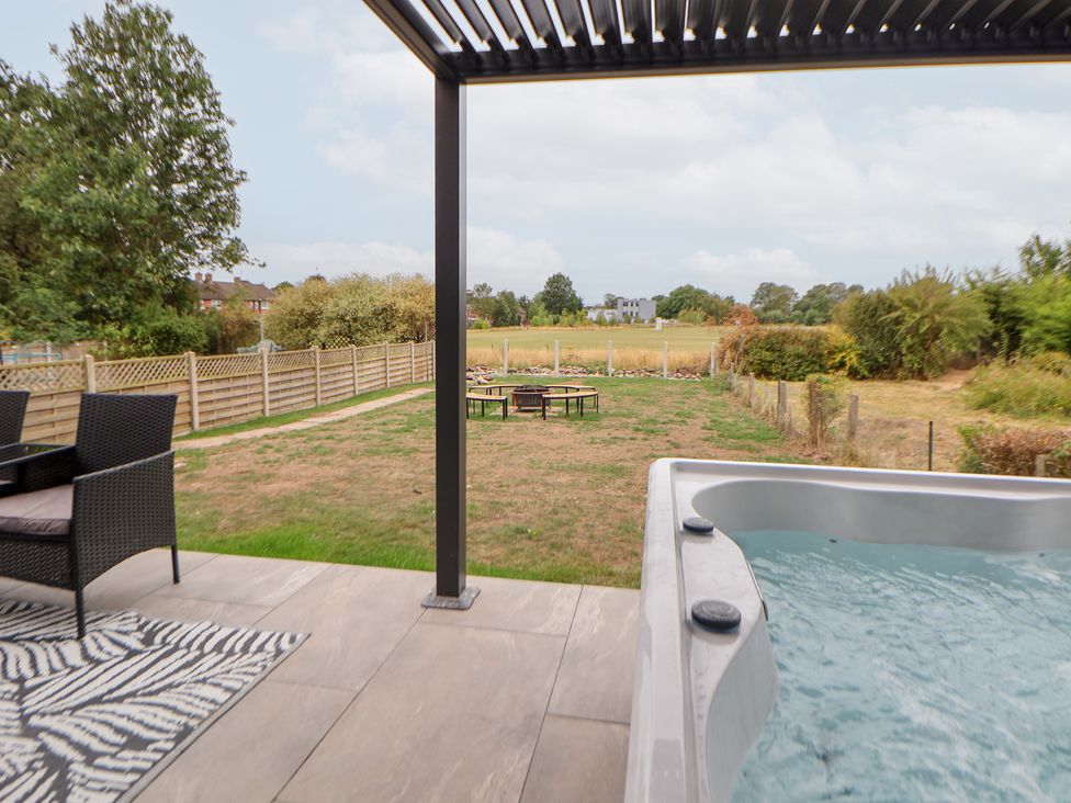 A garden with a hot tub and outdoor furniture at Melody Place in Chester