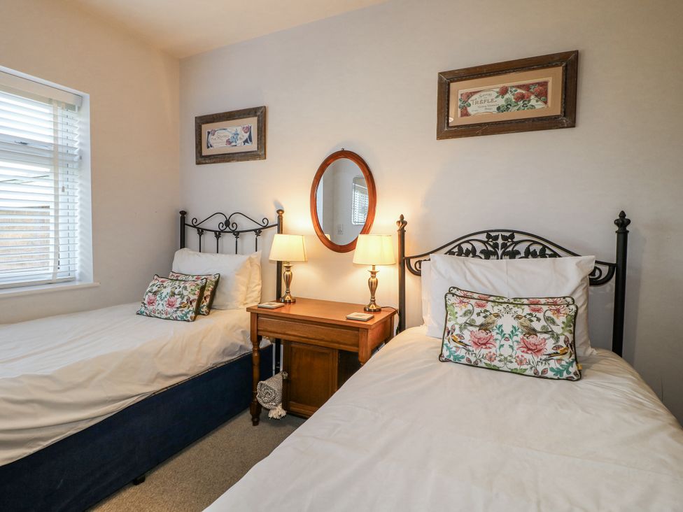 A bedroom with two single beds at The View @ Orchard View in Hognaston