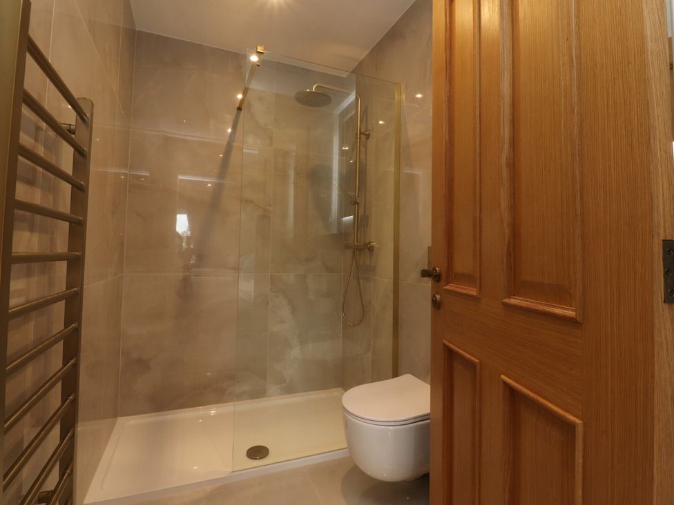 A bathroom with a shower and toilet at Alston House