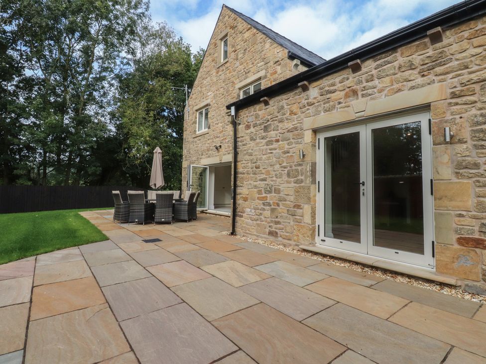 An outdoor patio with a dining table and chairs at Alston House