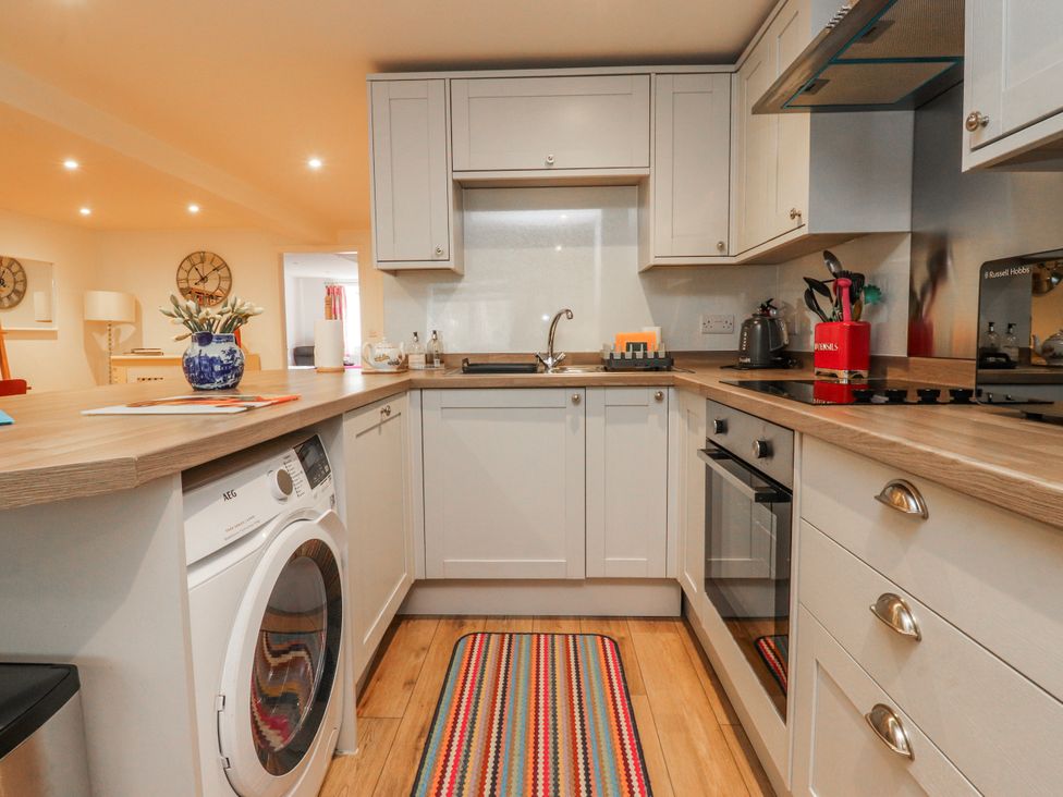 A kitchen with washing machine and oven at Number 7 Canalside in Skipton