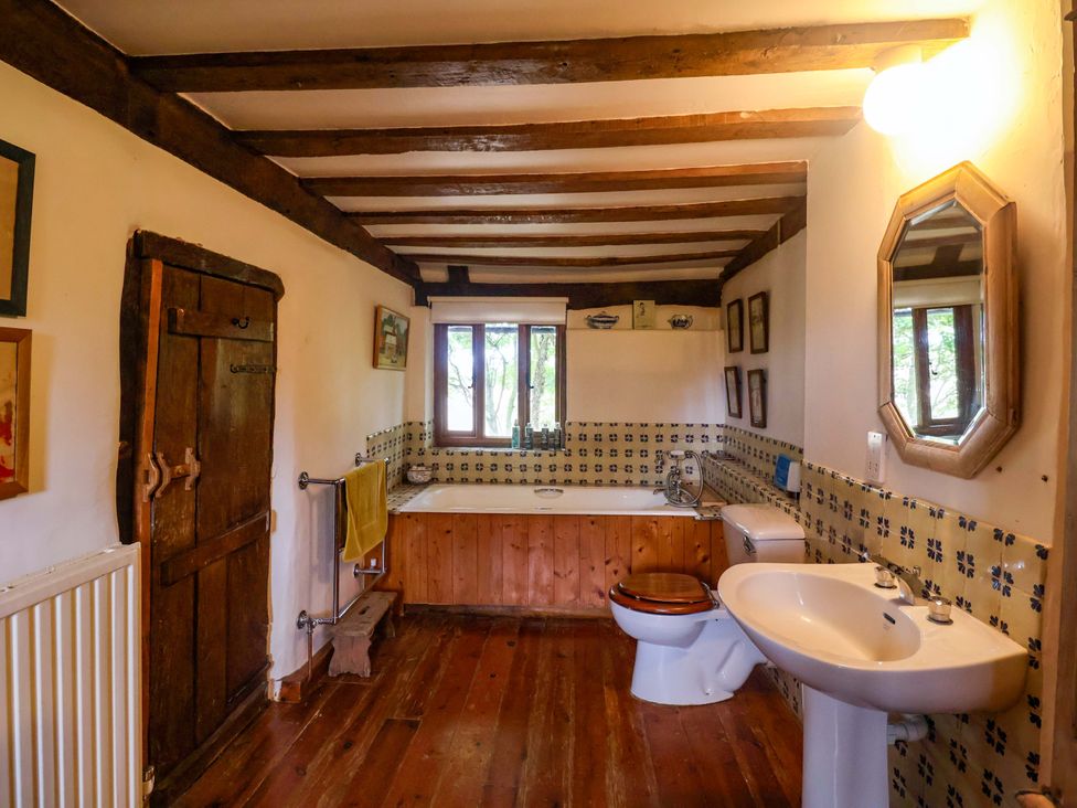A bathroom featuring a bathtub, toilet, and sink at Keirs Cottage in Carlton Colville