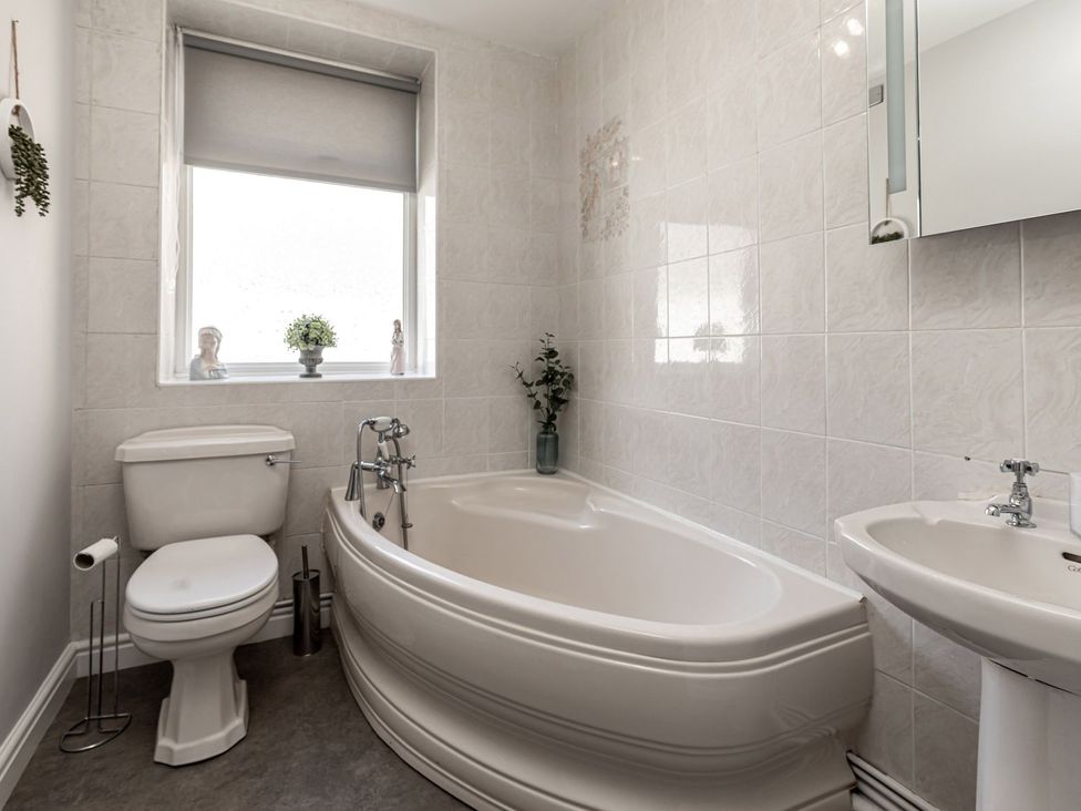 A bathroom with a bathtub and toilet at The Crows Nest in Buxton