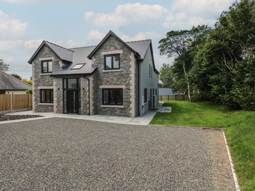 A house with a garden and paved area at Ty Landsker Milford Haven