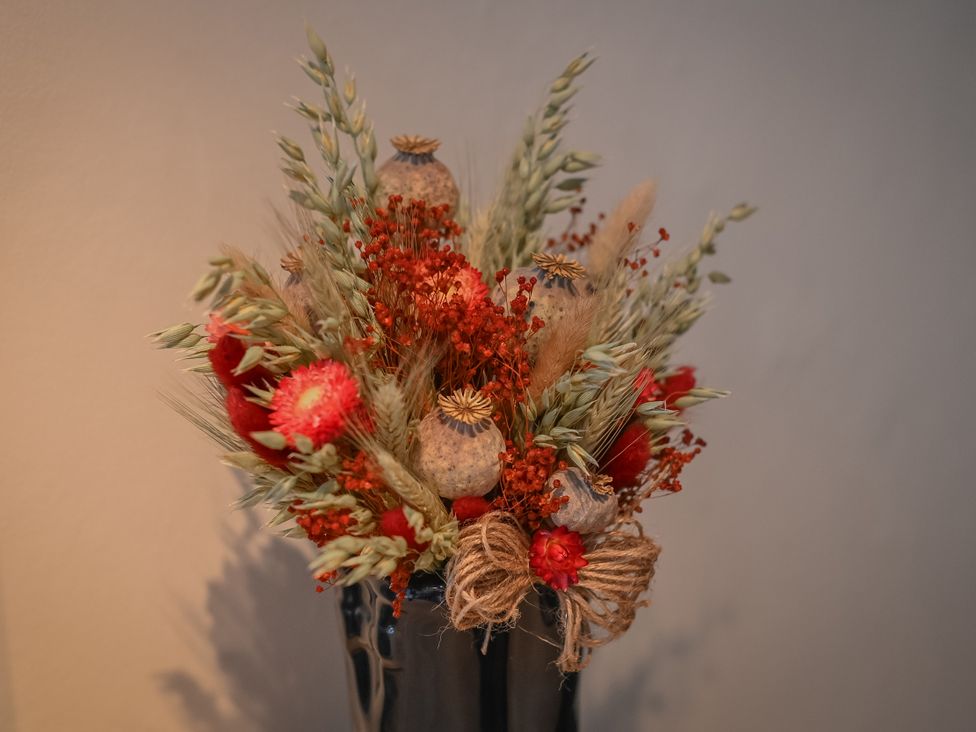 A bouquet of dried flowers in a black vase at Stud Farm House Bleddfa near Knighton