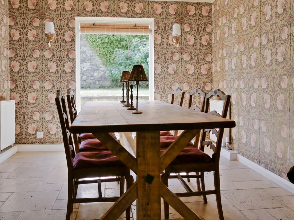 A dining room with a large table and chairs at Tuckers Farm in Gatcombe