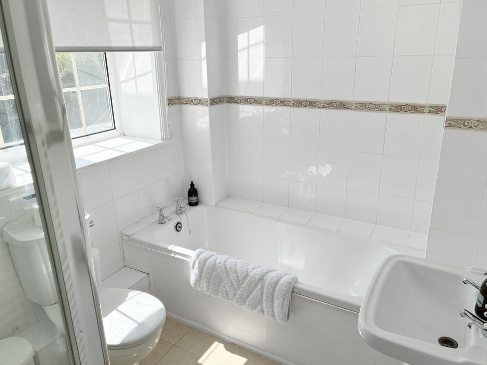 A bathroom with a bathtub and sink at Tuckers Farm in Gatcombe