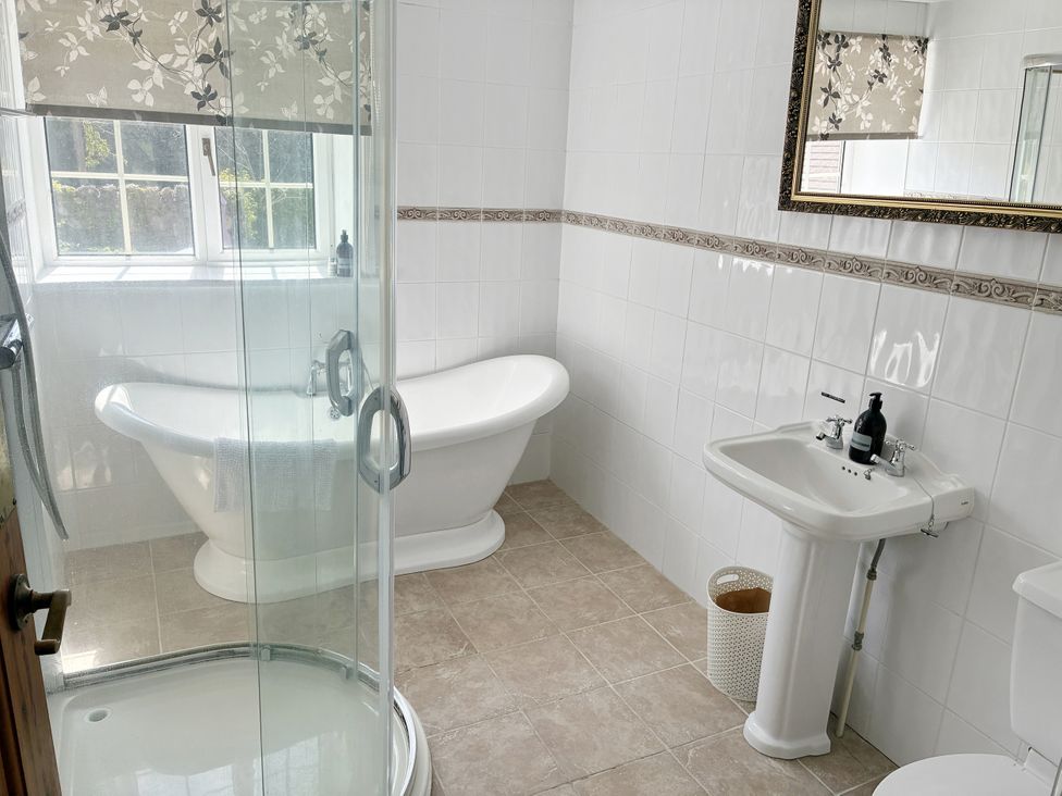 A bathroom with a bathtub and shower at Tuckers Farm in Gatcombe