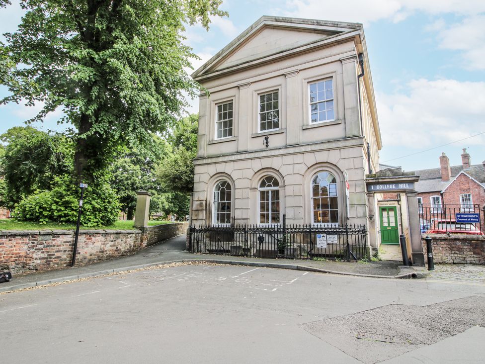 A building with windows and a green door at 1C College Hill in Shrewsbury