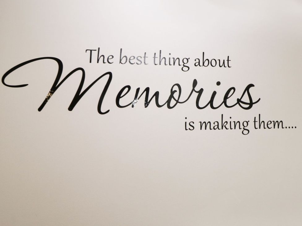 A wall with a text decoration about memories at Ted's Place in Whitby