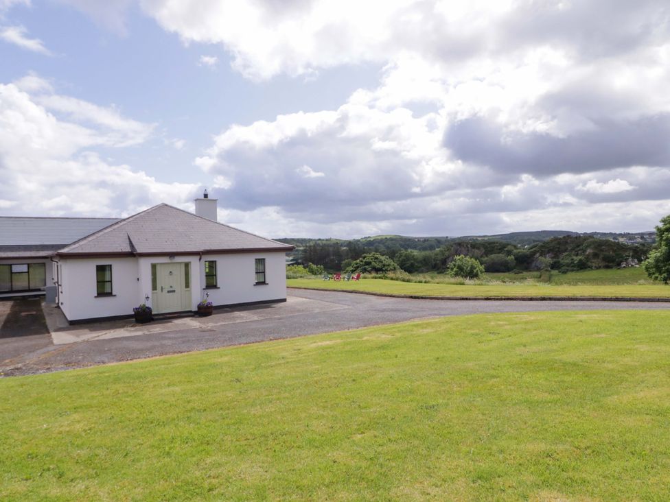 A house with a driveway and landscape at Ard Na Mara 