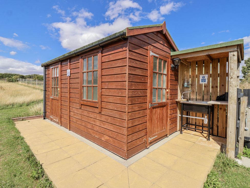 An outdoor shed with a sink and counter at Wolds Hoot in Market Weighton