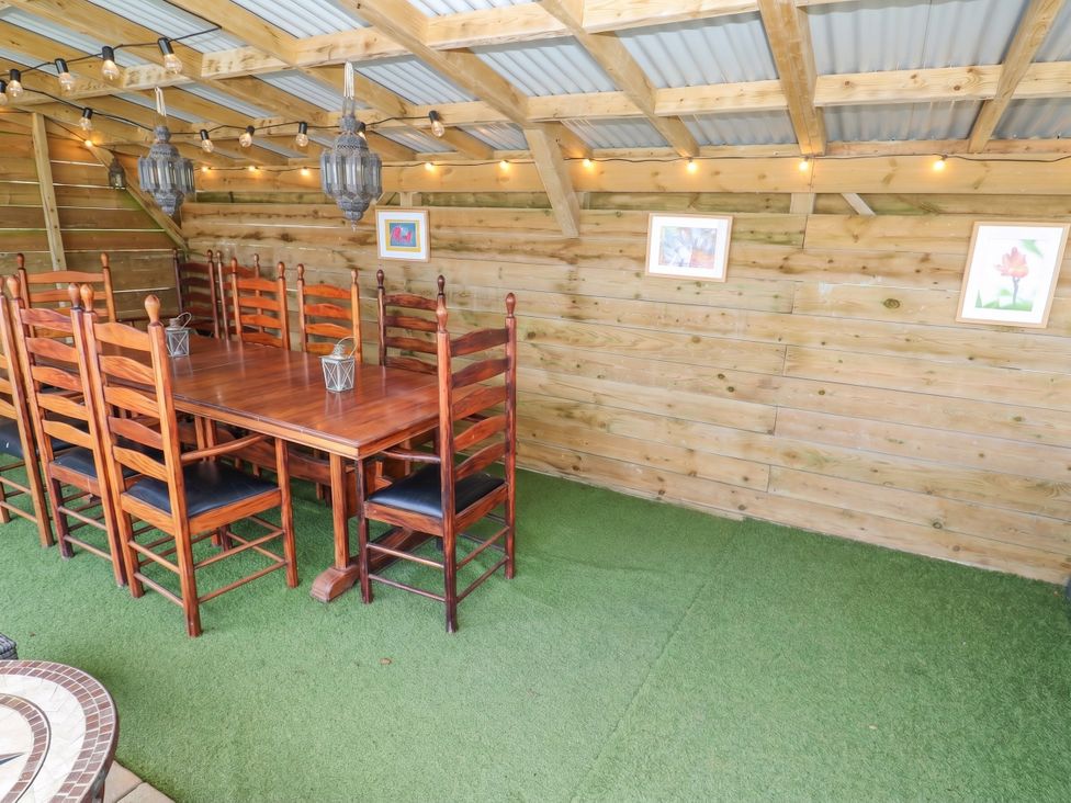 A dining room with a table and chairs at Five Elements Barn St Agnes