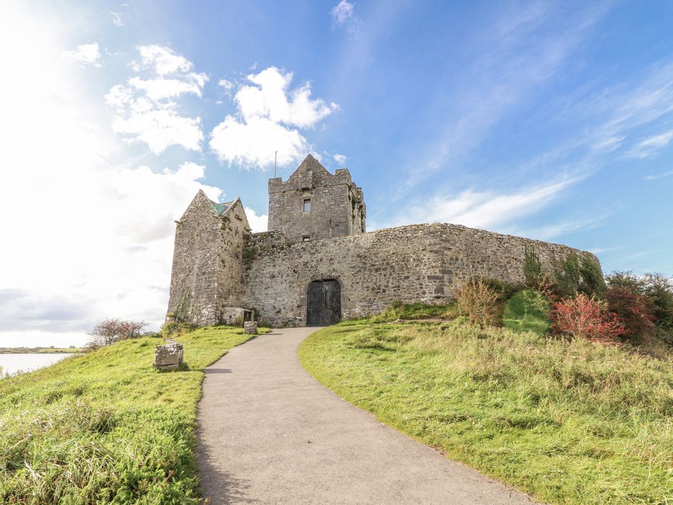 A castle with a pathway leading to the entrance at Kate's Cottage in 