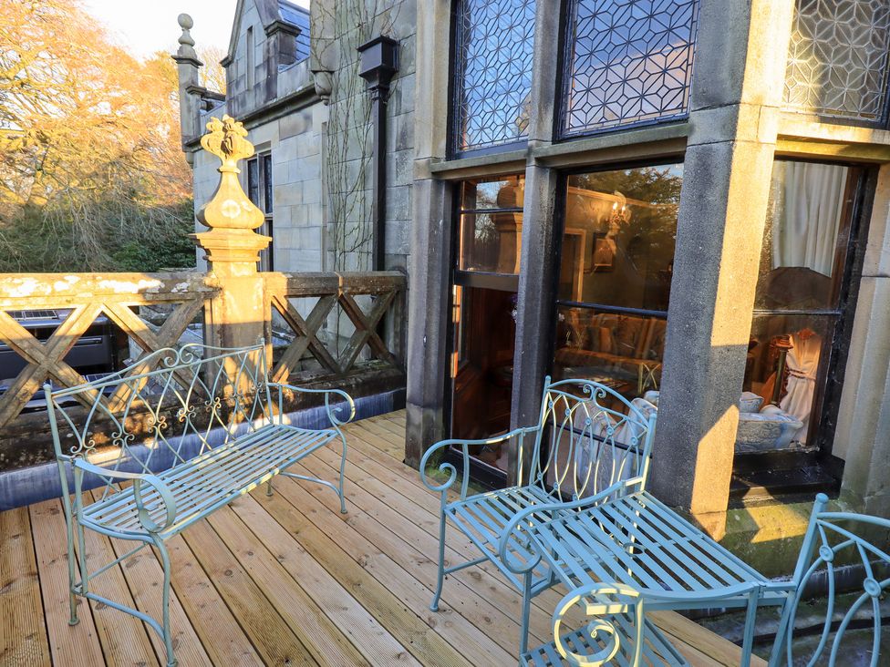 A balcony with metal chairs at Summerlands Hall Apartment