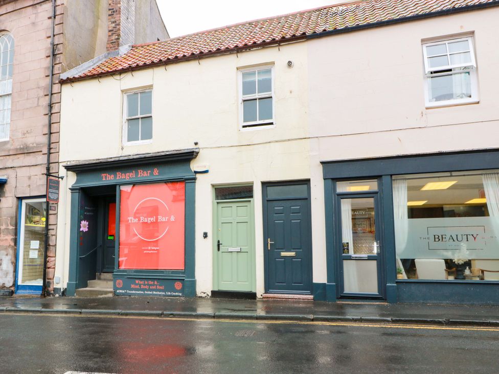 A storefront with The Bagel Bar & and a beauty shop at Secret Garden @ 7
